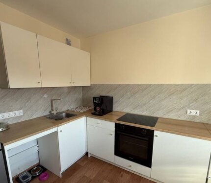 Сдается аккуратная чистая оснащенная комната в прекрасном районе . Вблизи водохранилище и парк с лесом. современный новый район рядом с Северным берегом. Транспортное сообщение чудесное, остановка под домом.