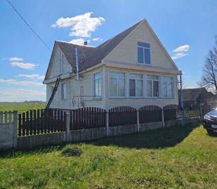 Дом 102 кв.м со всеми удобствами в д. Гольчичи! Участок 25 соток. Умный дом: газ, котел Bosch с Wi-Fi грейте дом со смартфона!), новые радиаторы с терморегулировкой, центральная вода, санузел (лейка+тропический душ), посудомойка. 3 спальни, гостиная, место под 2-й этаж. 🌳 На участке: капитальная беседка, мангал, печь с казаном. За забором поле и шикарные восходы. Соседи — золото! Магазины рядом. Идеально для ПМЖ или комфортной дачи. Хороший торг с реальным покупателем на месте. Звоните!