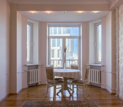 Продажа ¾ доли в трехкомнатной квартире в центре города