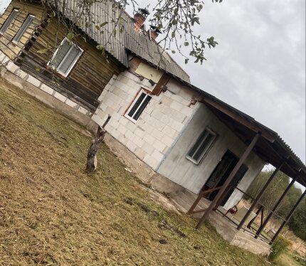 Дом в деревне .тихое место . Канализация септик , вода - колодец , разведена по всему дому . Из мебели 1 диван, кухня, шкаф .реальным покупателям торг, вопросы по телефону