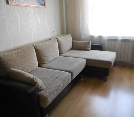 Сдается комната 14 м.кв. не проходная в 3-х комнатной квартире на длительный срок. Есть все необходимое для проживания ( мебель, бытовая техника, мелкие бытовые принадлежности). Метро Кунцевщина находится в 5 минутах пешком, развитая инфраструктура, общественный транспорт, школы, дет.сады, поликлиники, магазины, рынки. Тихие соседи, уютный двор. Комната в квартире сдается строго без животных. Рассмотрим семейные пары, студентов, иностранцев с оформлением временной регистрации, порядочных людей.