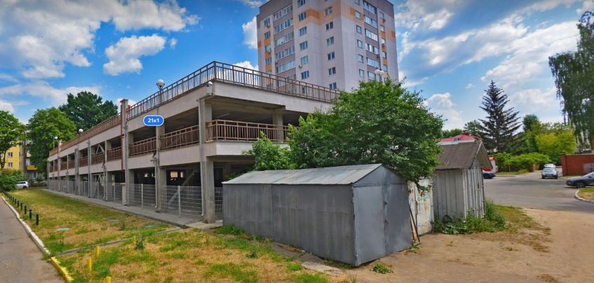 Паркинг в Калининградском переулке